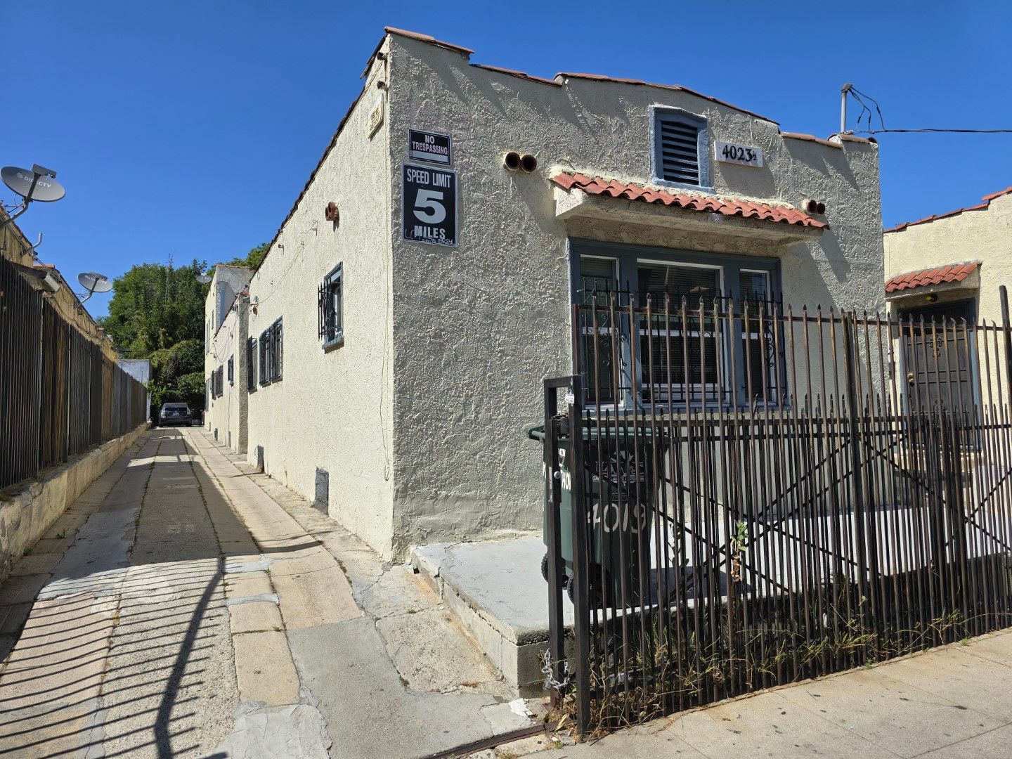 Los Angeles Apartment: 4019 Marathon St