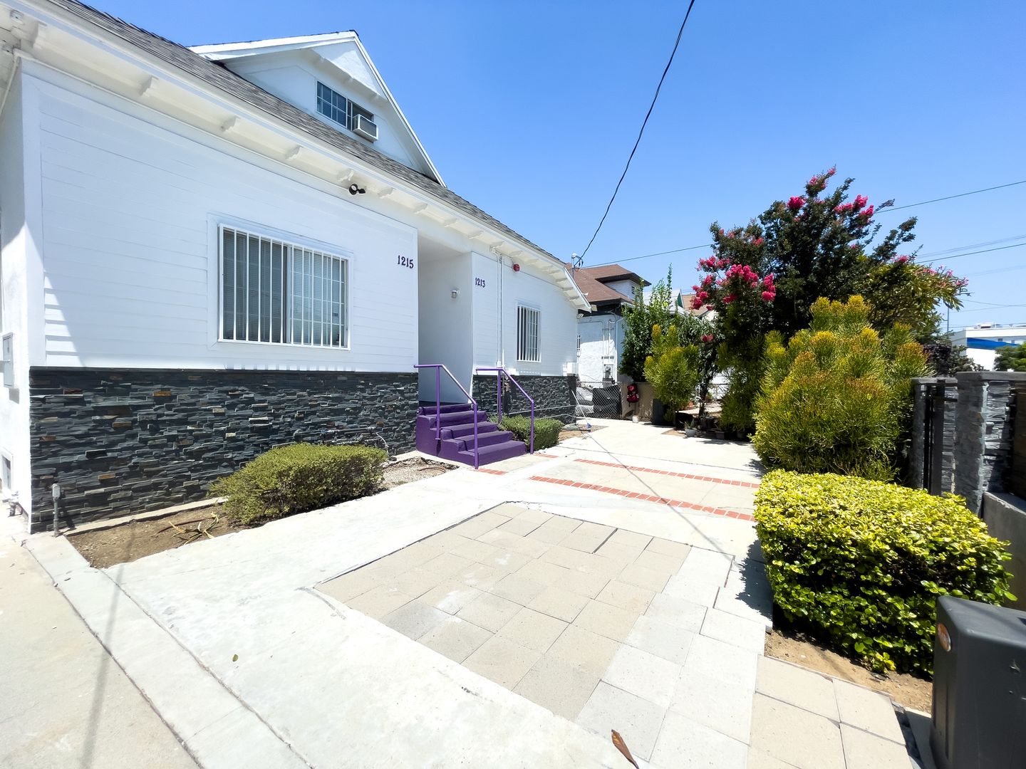 Los Angeles Apartment: 1213 Dewey Ave