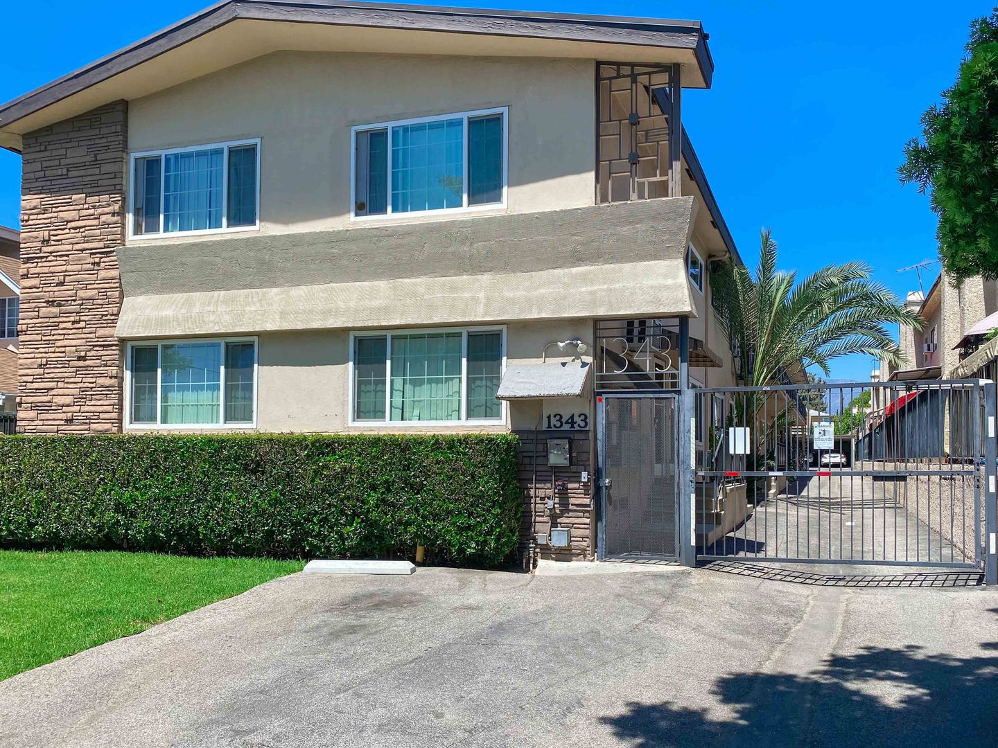 Glendale Apartment: 1343 E Harvard St