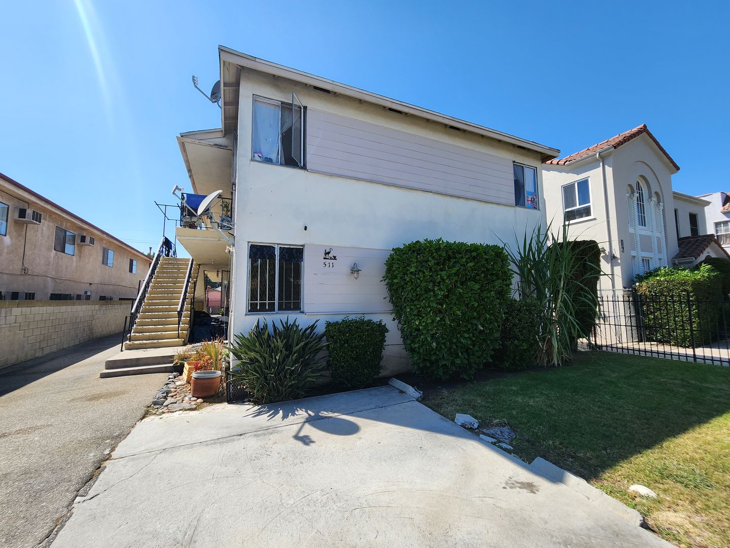 Los Angeles Apartment: 511 N Serrano Ave