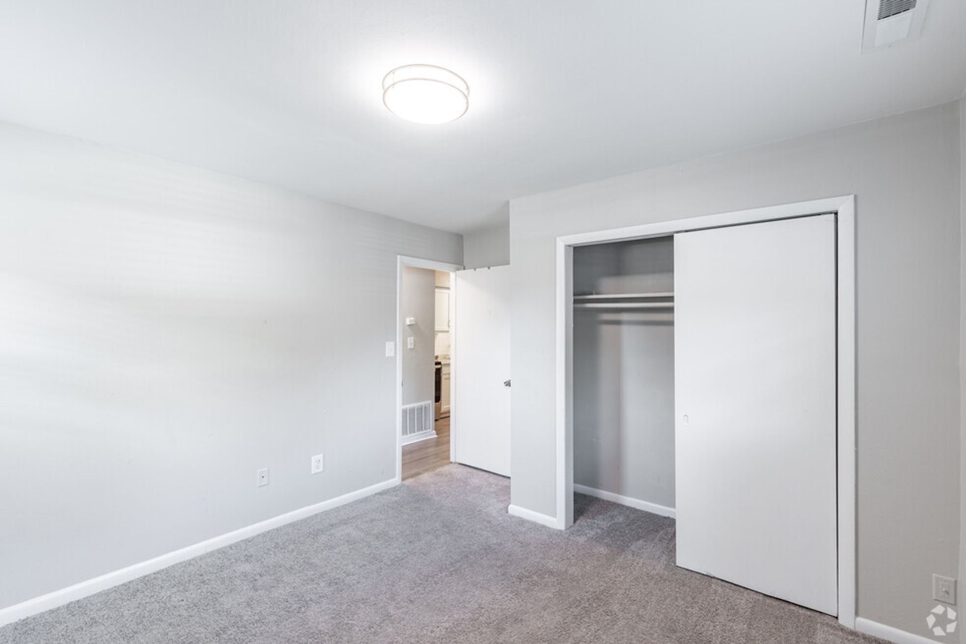 Salem Apartment: 510 Yorkshire St.