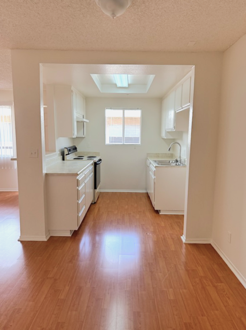 VAN NUYS Apartment: 16525 VANOWEN ST.