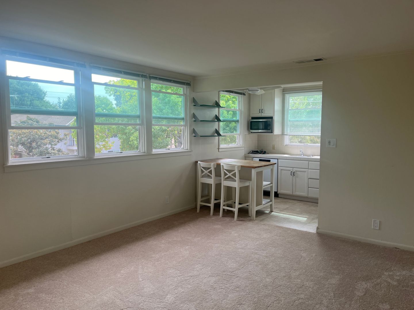 Menlo Park Apartment: 780 Roble Ave.