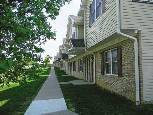 Carbondale Apartment: 921-927 E. Grand Avenue