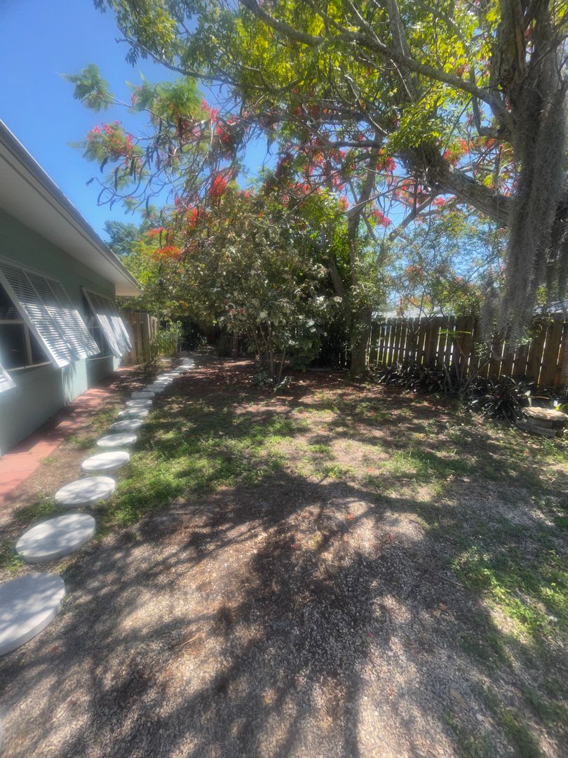 428 Court Street photo 13