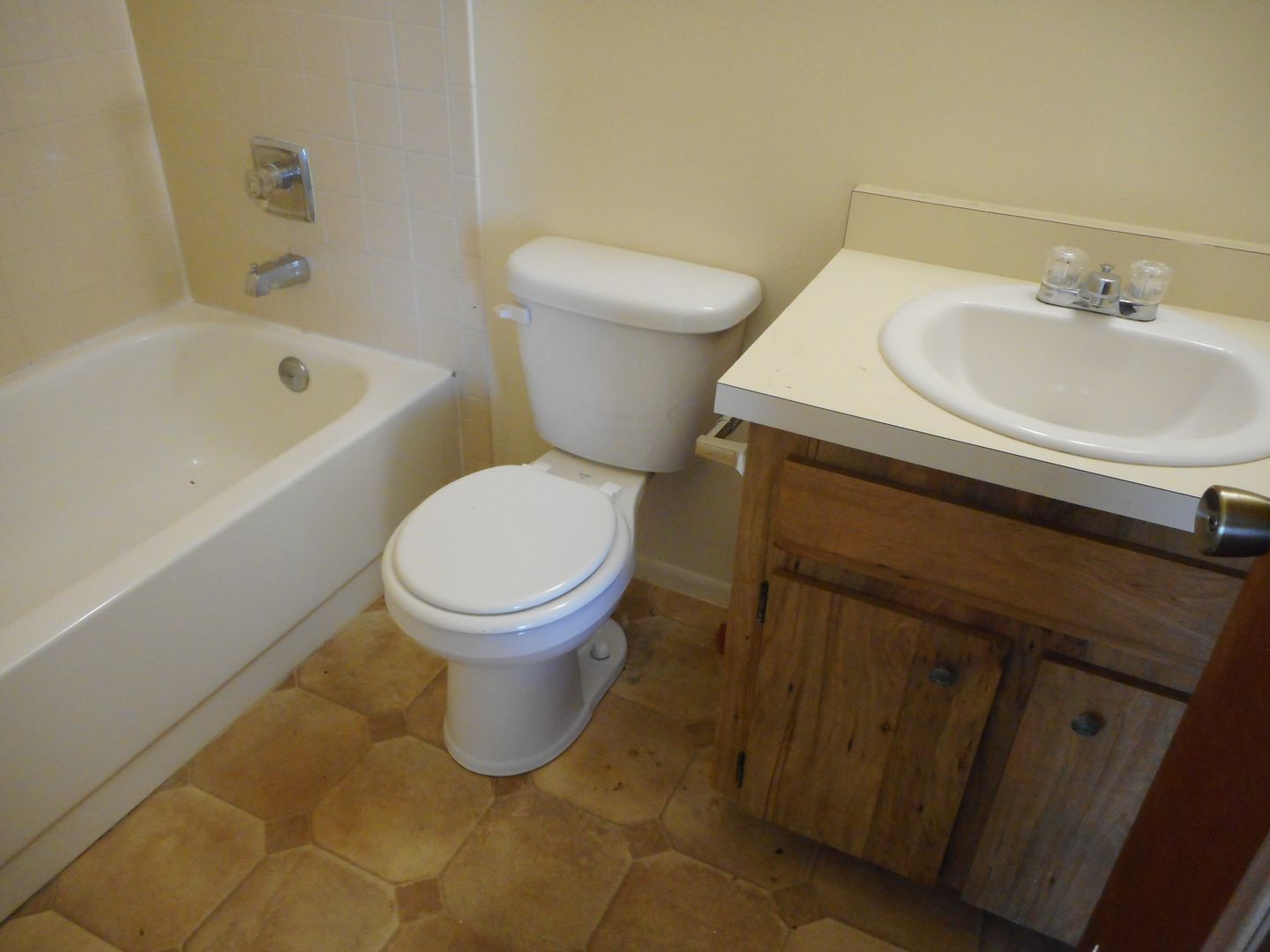 5460 SE 29th Place - B photo 3