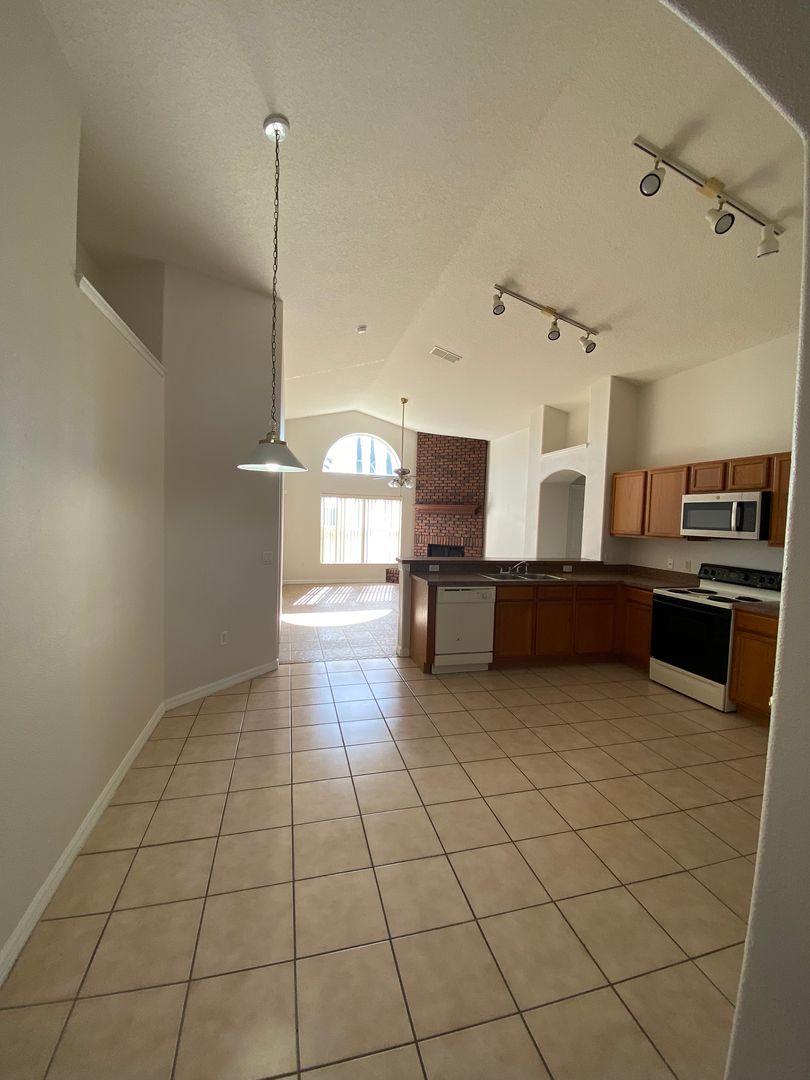 434 Cassia Dr. photo 8