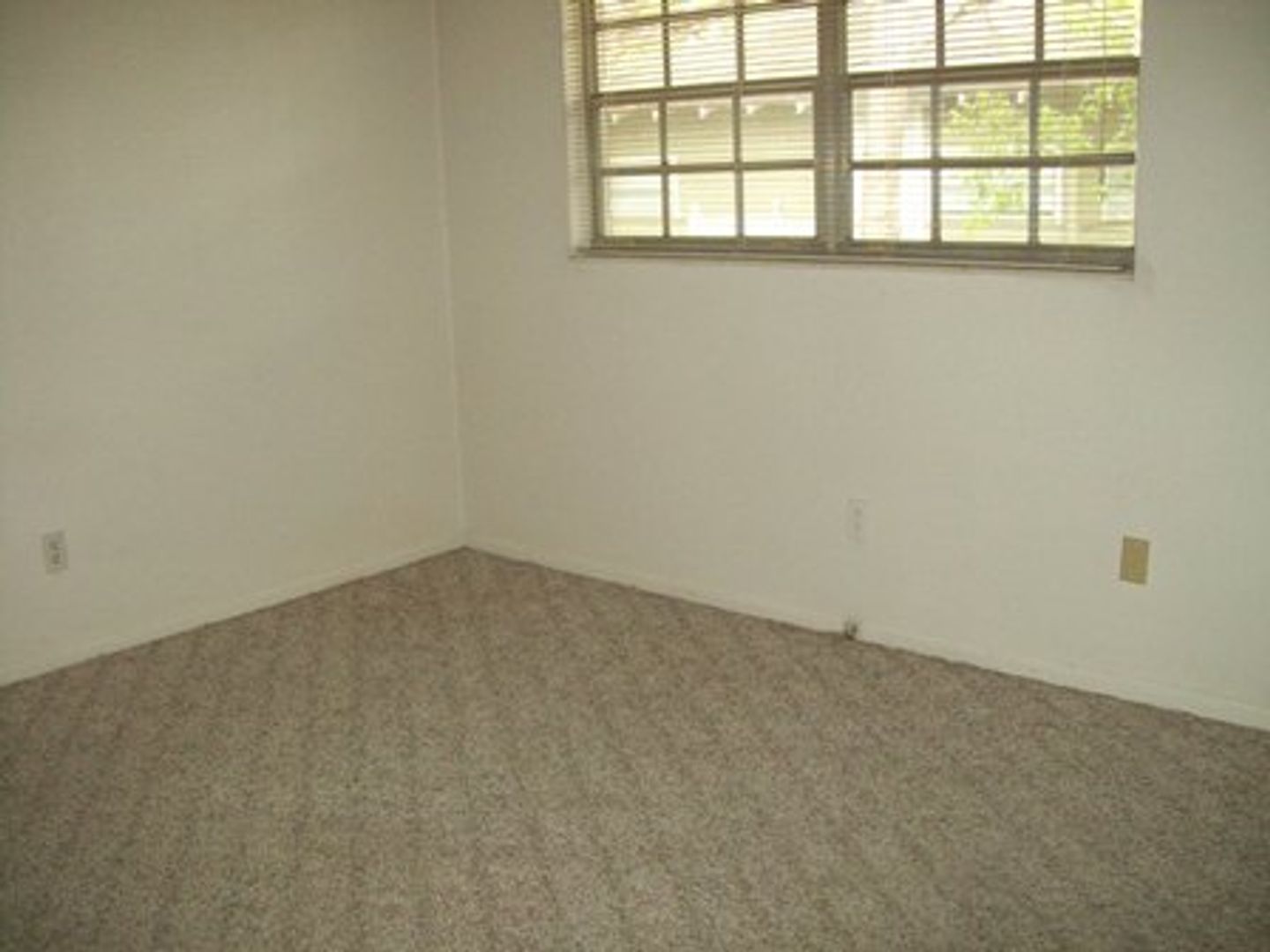 825 SE 9th Street - 5 photo 6