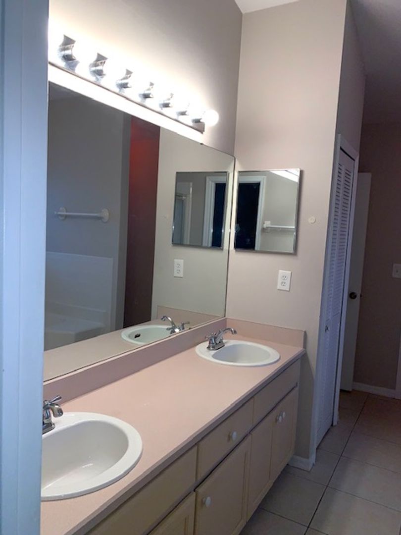 1140 Zachary Ridge Court photo 12