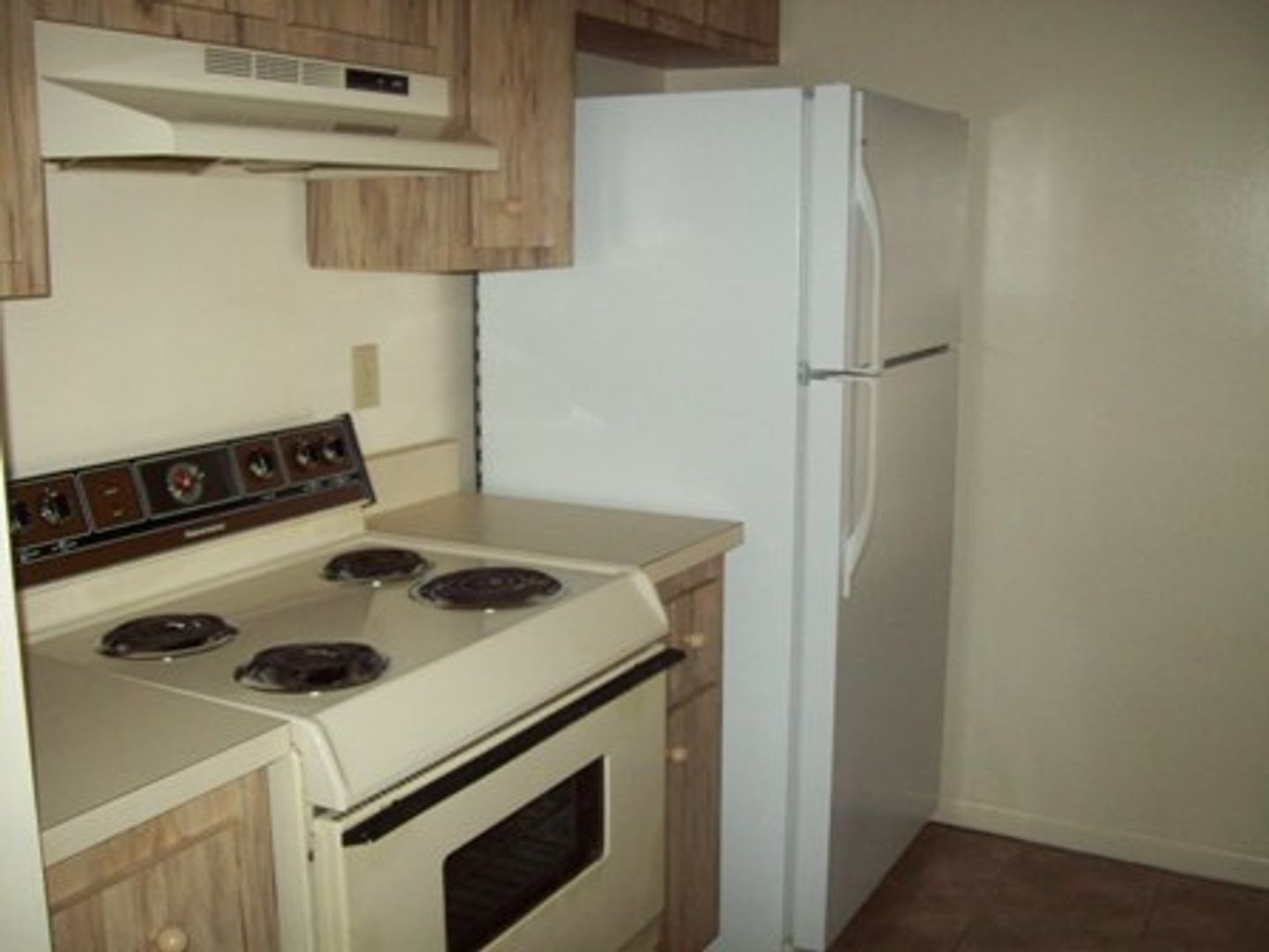 670 SE 28th Place Unit D photo 5
