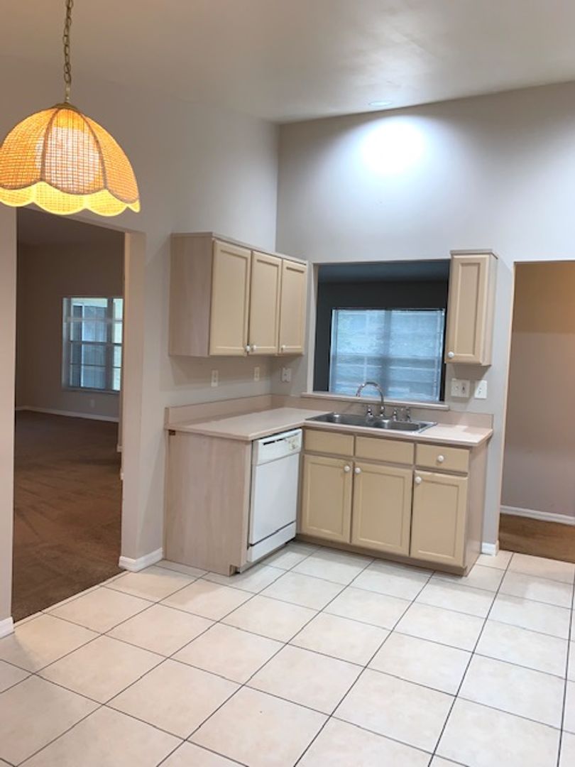 1140 Zachary Ridge Court photo 9