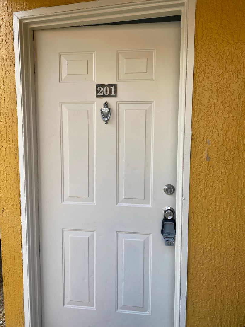 8843 Villa View Circle, Unit 201
