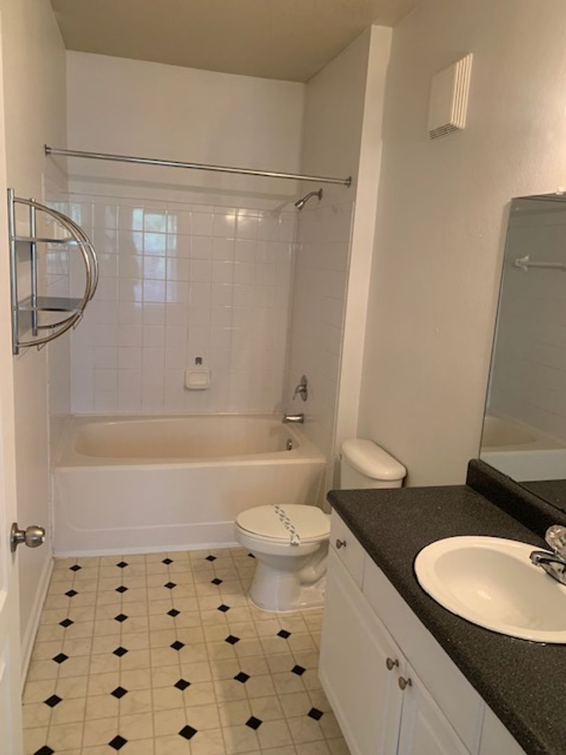 8855 Villa View Circle, Unit 204 photo 14