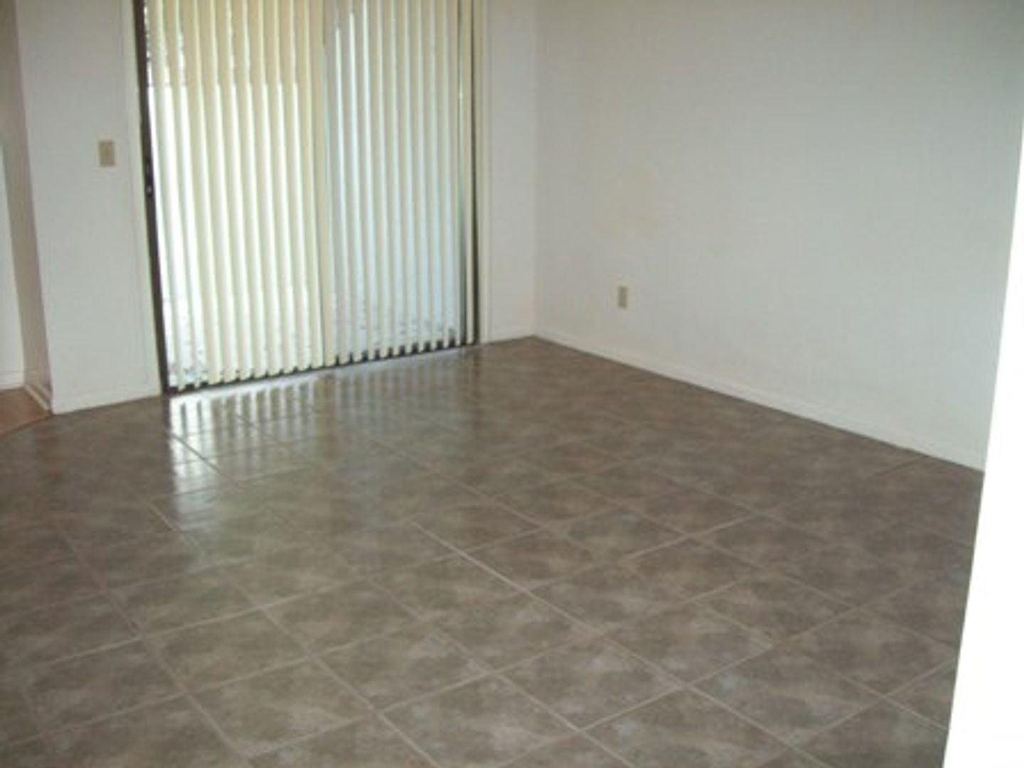 670 SE 28th Place Unit D photo 4