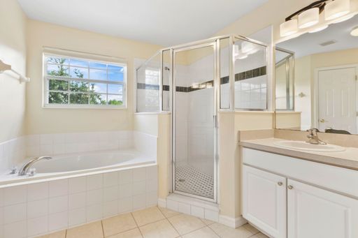 642 Highgate Park Blvd photo 3