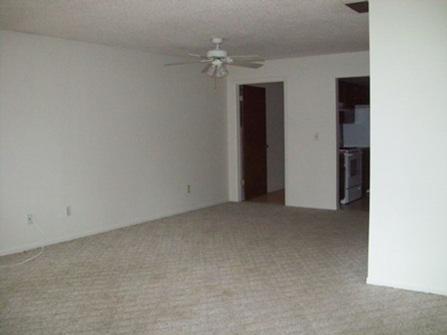 825 SE 9th Street - 5 photo 3
