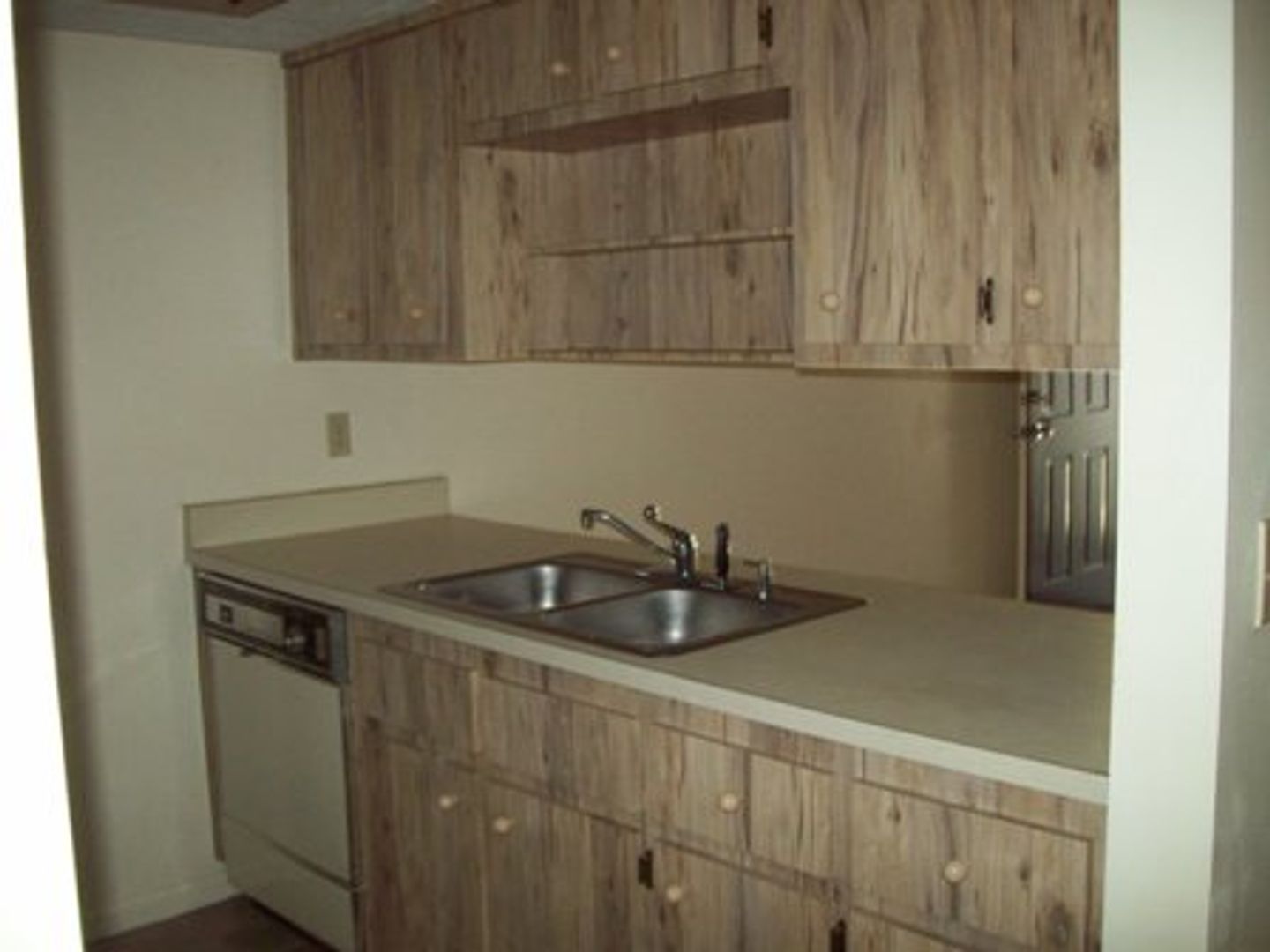 670 SE 28th Place Unit D photo 6