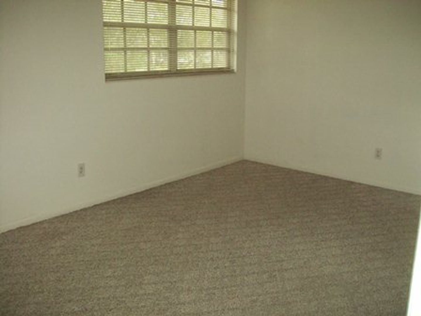 825 SE 9th Street - 5 photo 7
