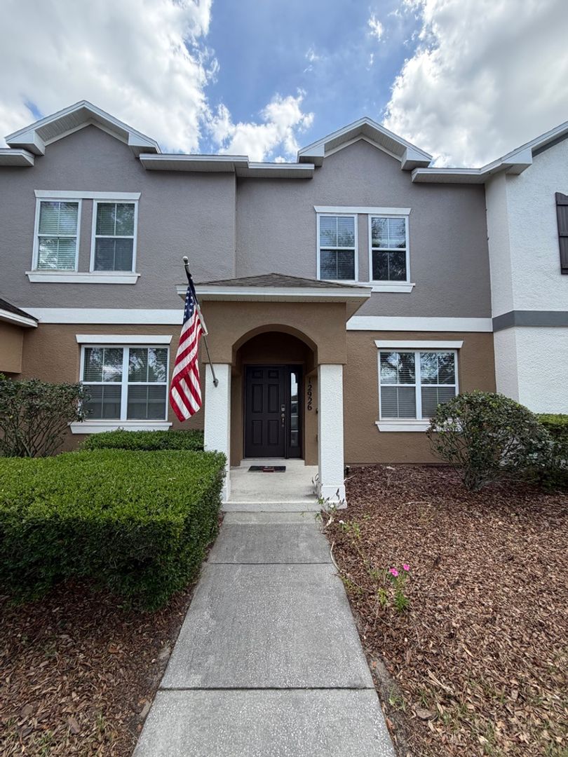 Windermere Townhome: 12926 Calderdale Ave