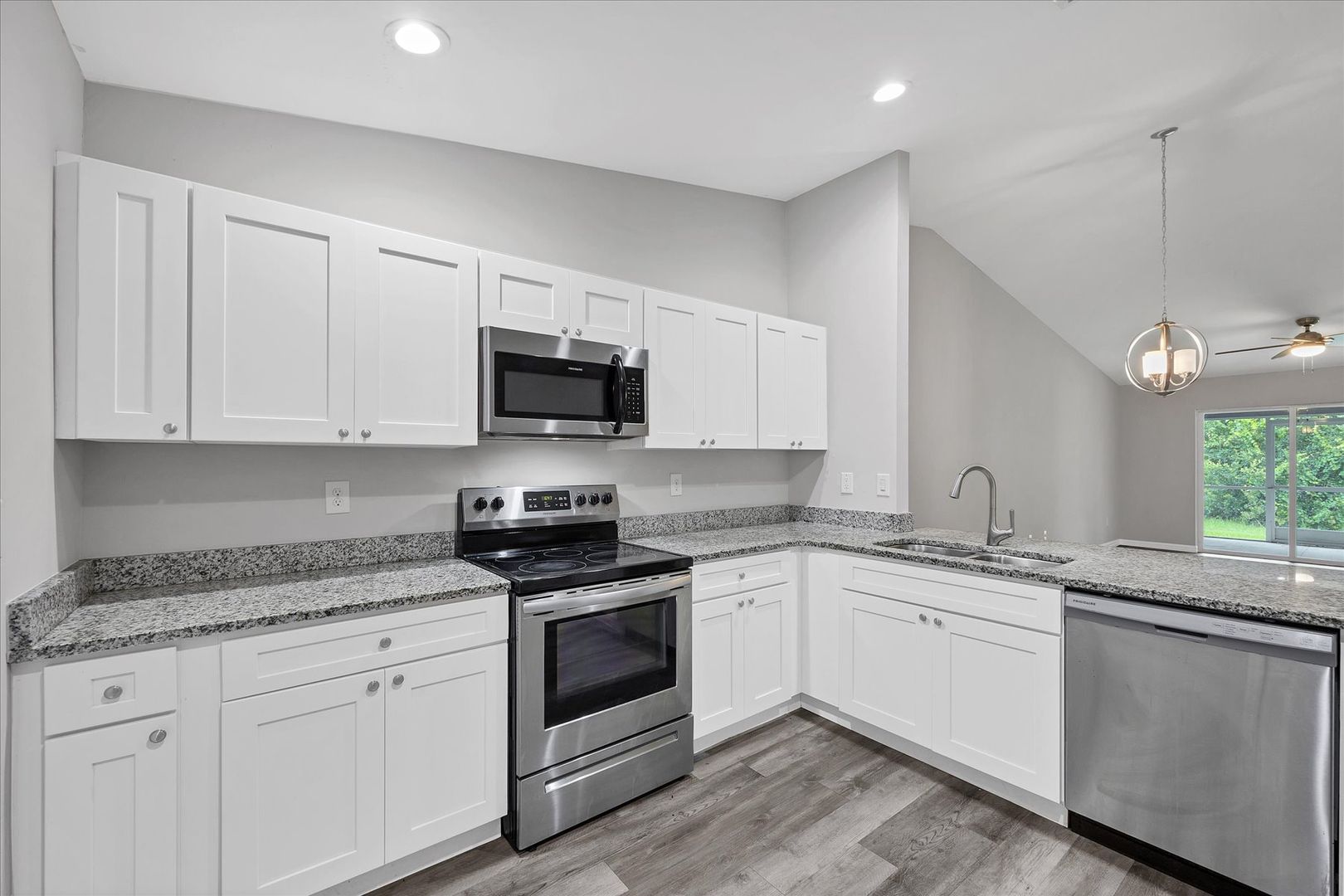 13298 Blytheville Ave. photo 6