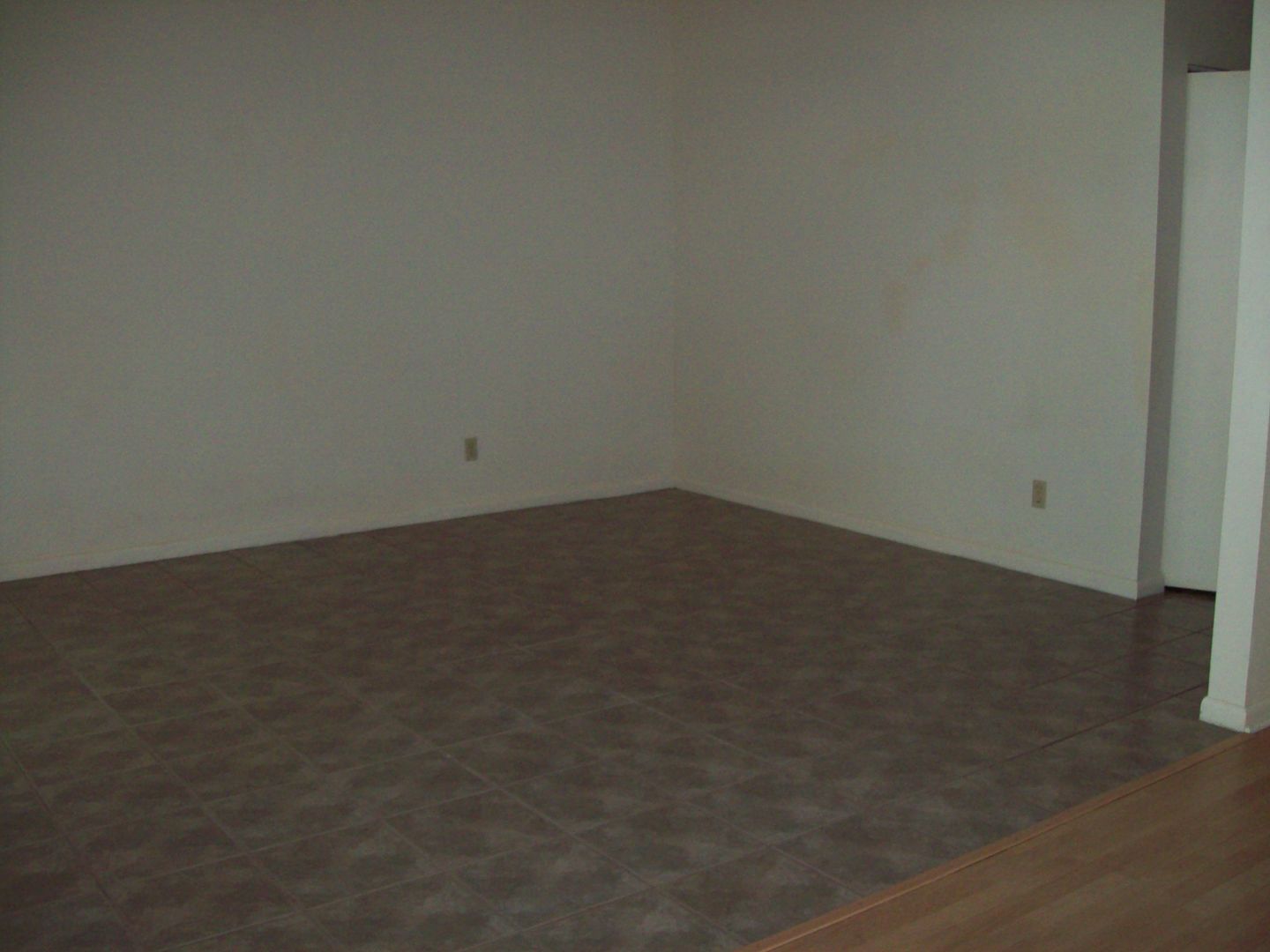 670 SE 28th Place Unit D photo 3