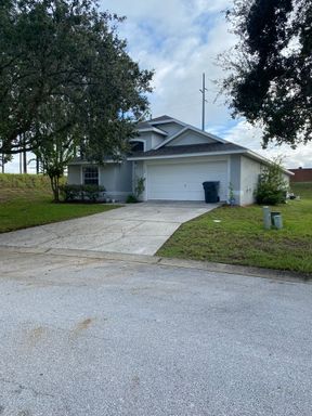 Beautiful 3/2 Pool Home for Rent in Florida Pines community in Davenport – photo 1