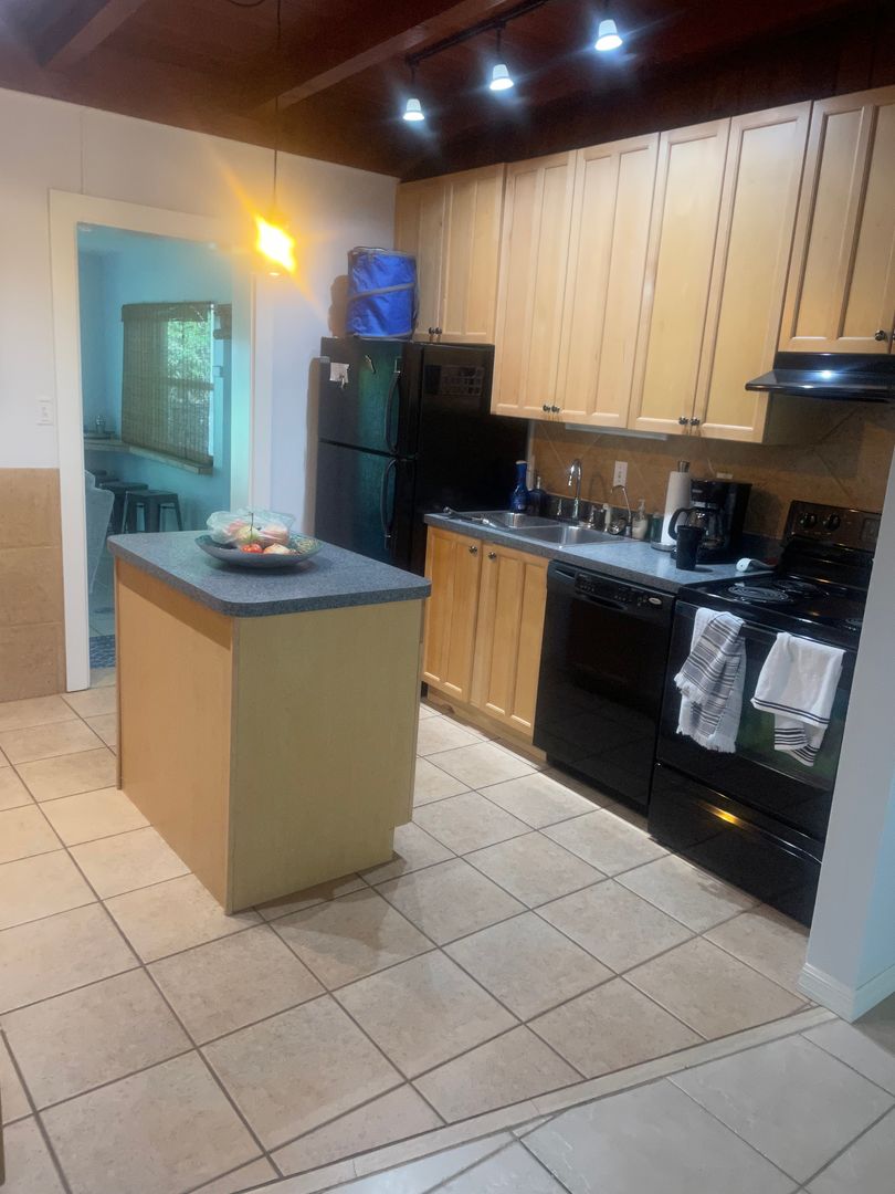 Englewood House: 428 Court Street