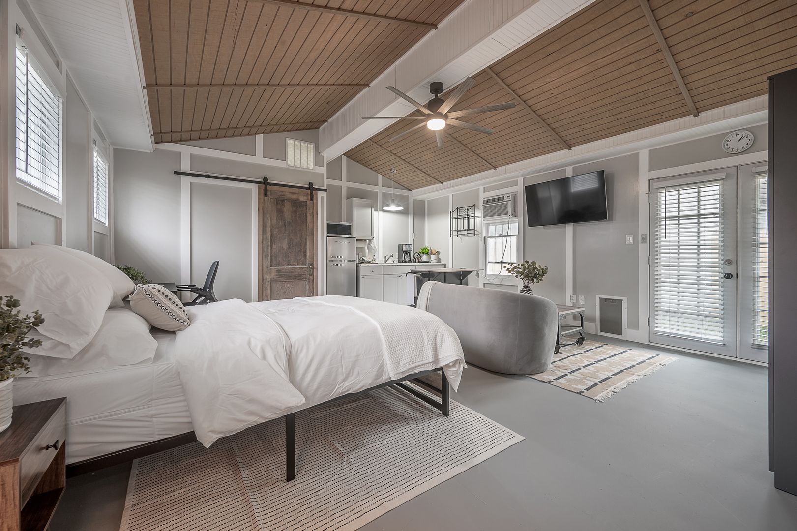 213 W. Frierson Studio 11 of 12