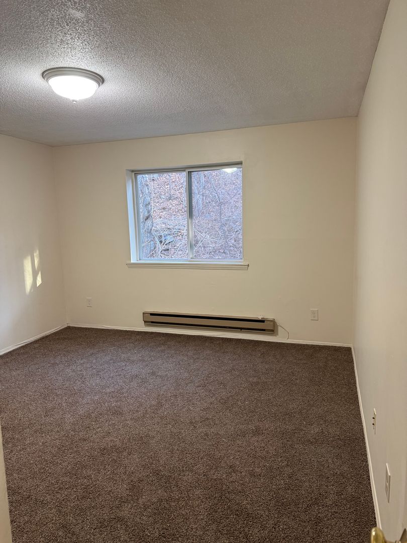Waterbury Apartment: 26 & 32 Farragut St