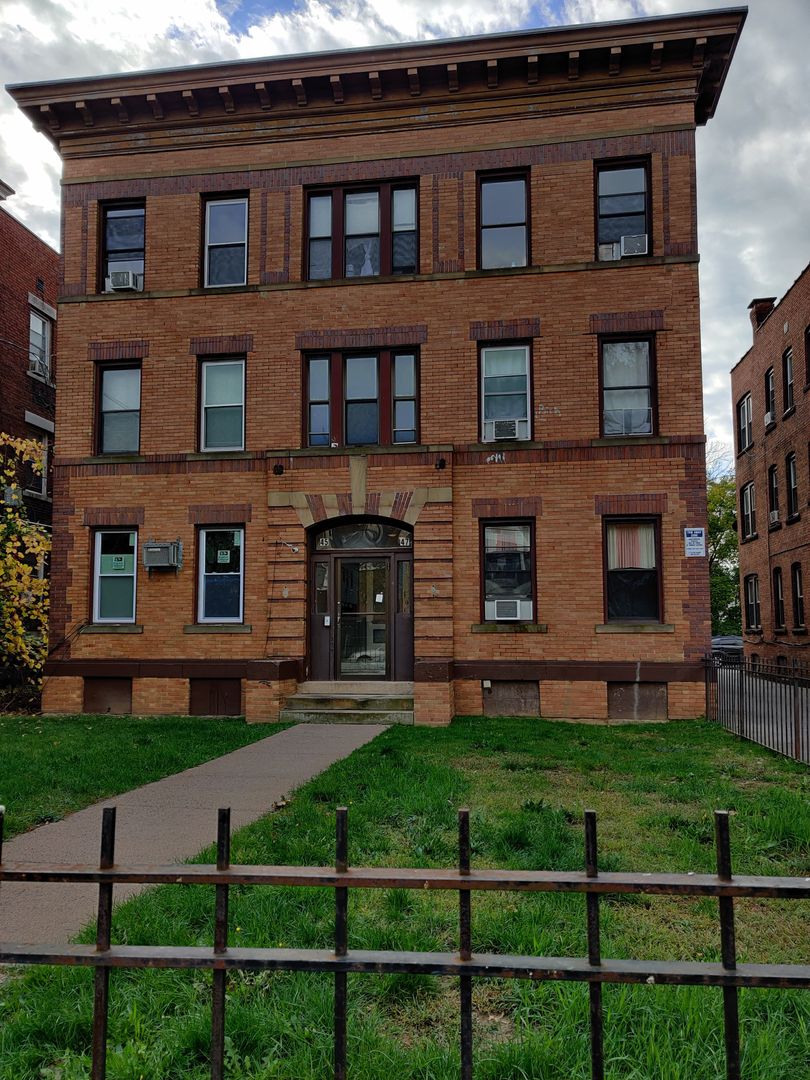 Hartford Apartment: 45-47 Shultas Place