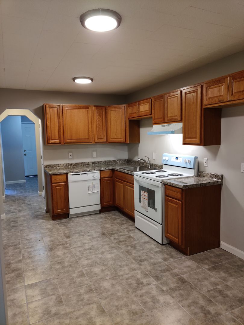 Waterbury Apartment: 26 & 32 Farragut St