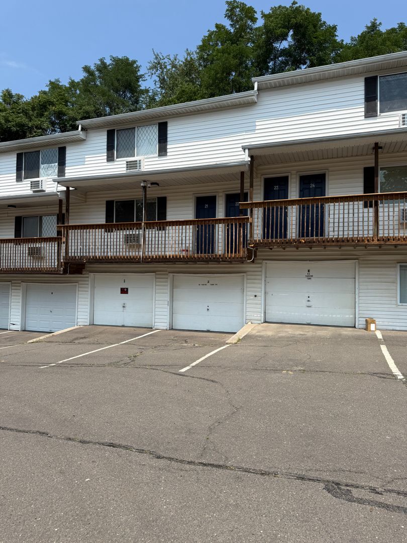 Waterbury Apartment: 26 & 32 Farragut St