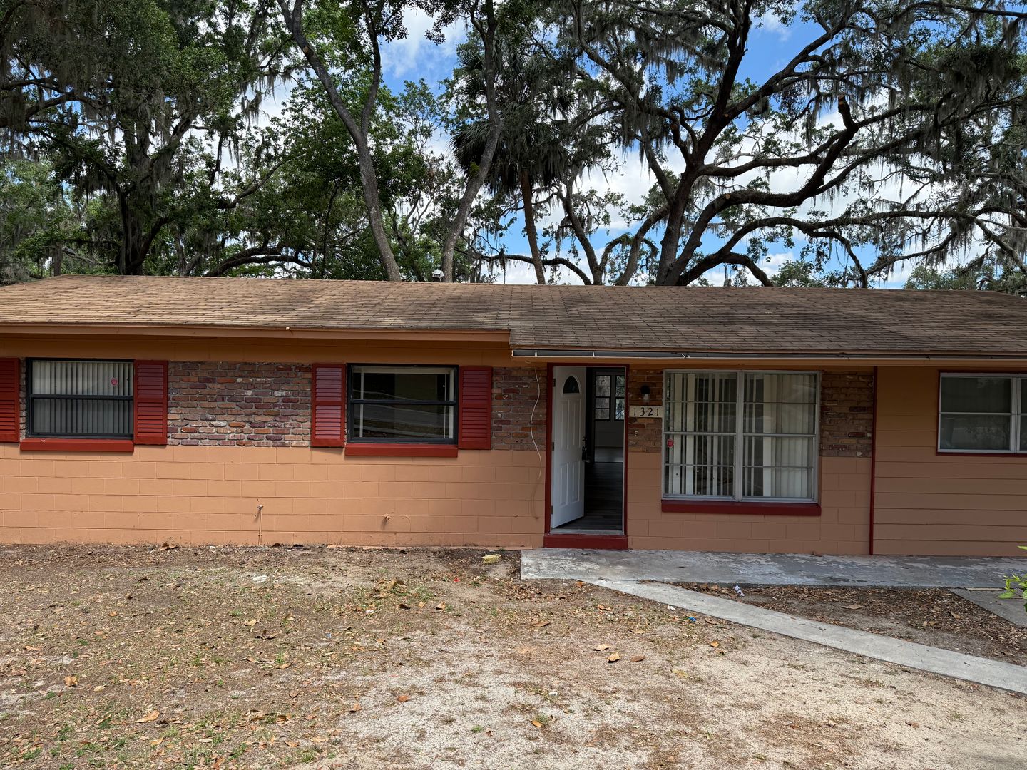 LEESBURG House: 1321 CAMBRIDGE DRIVE,