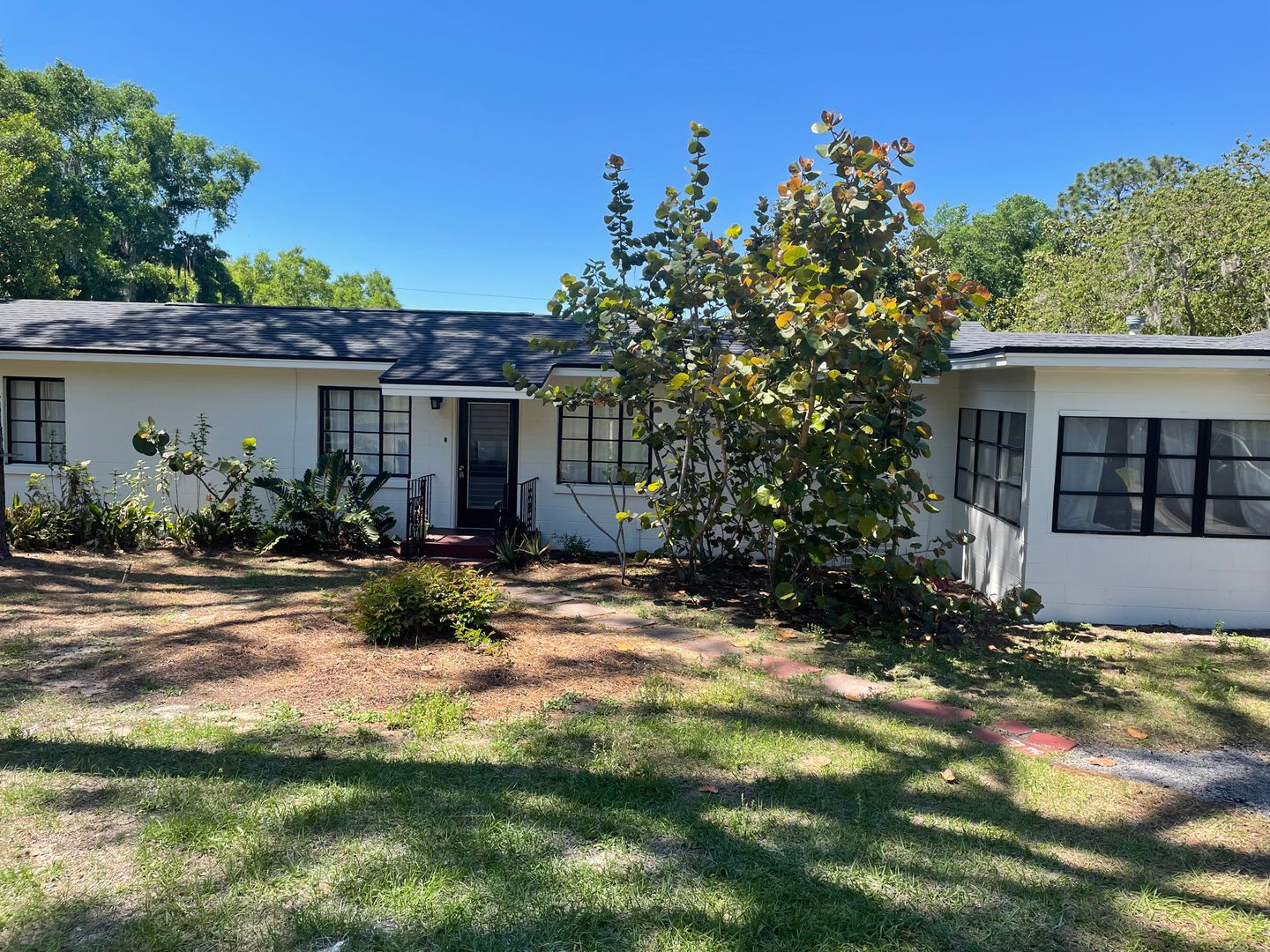 Mount Dora House: 1613 Normandy Dr