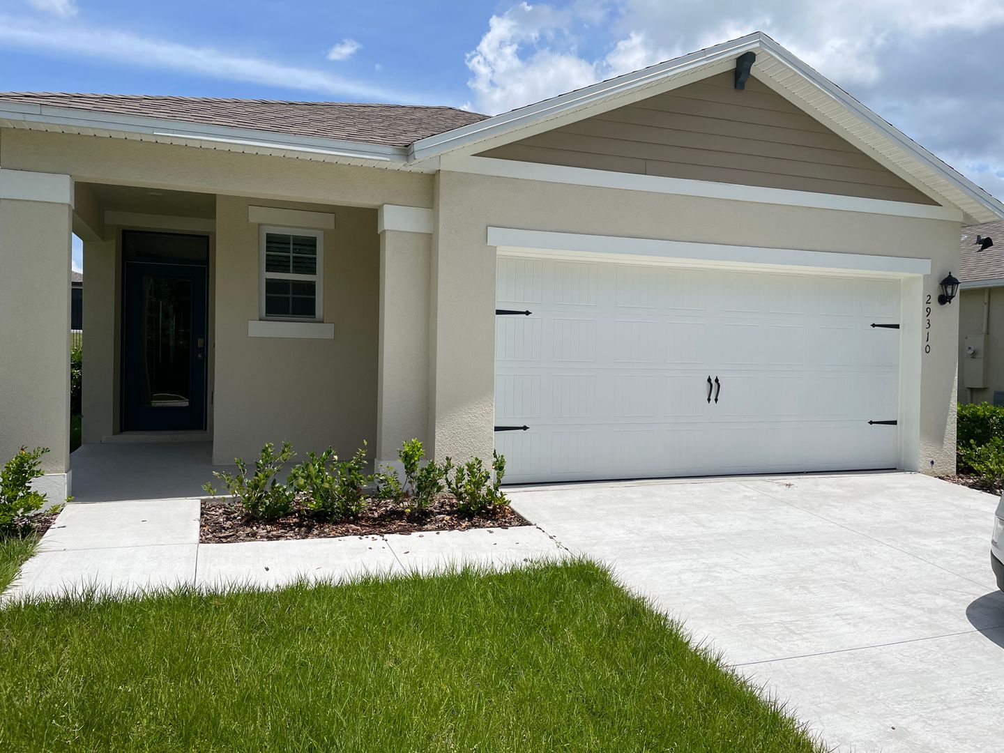 Leesburg House: 29310 Armoyan Blvd,