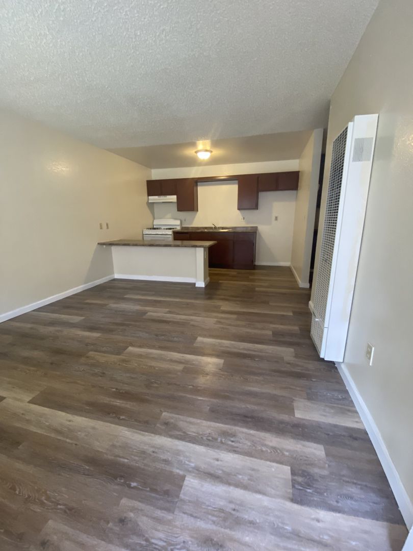 Adelanto Apartment: 18488-98 Montezuma St.