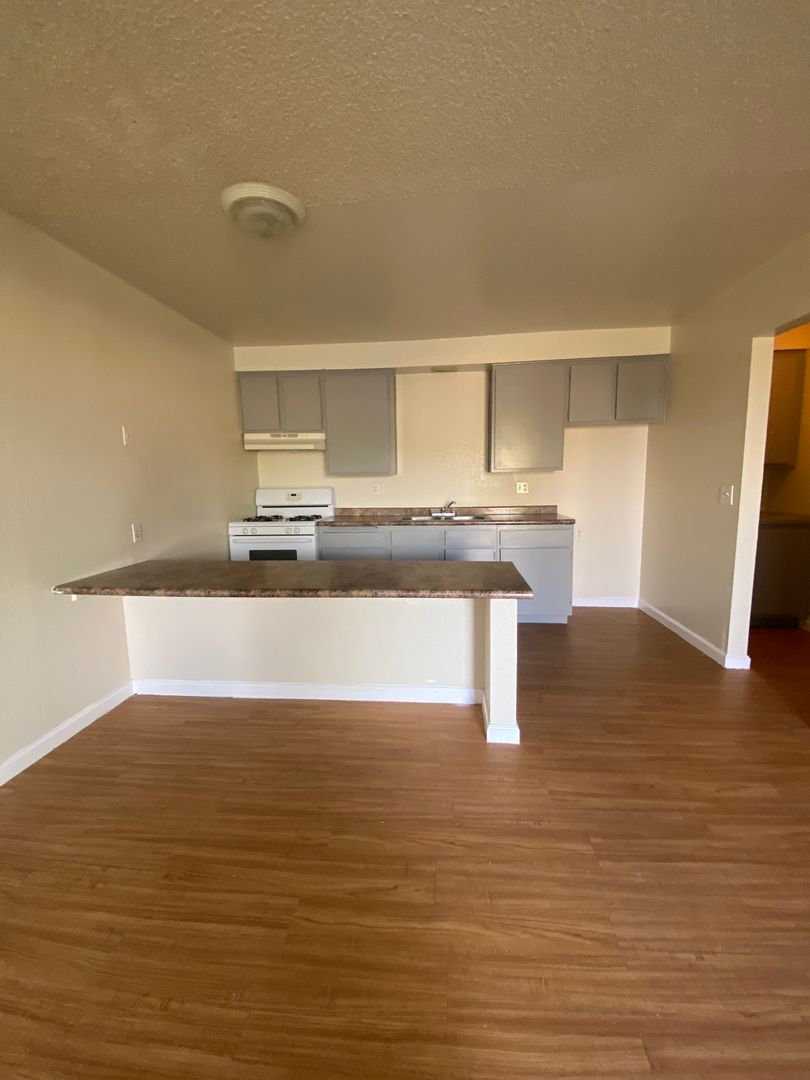 Adelanto Apartment: 18400 Montezuma St.