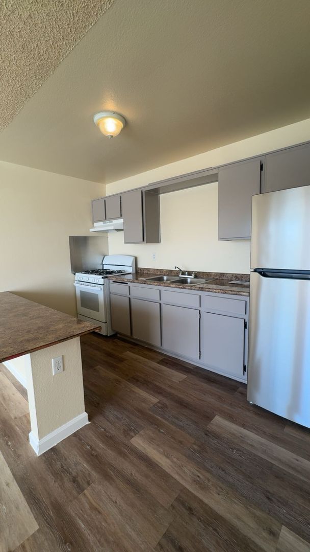 Adelanto Apartment: 18462 Montezuma St.