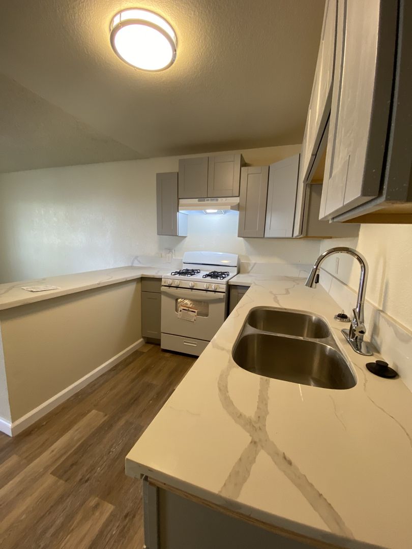 Adelanto Apartment: 18462 Montezuma St.