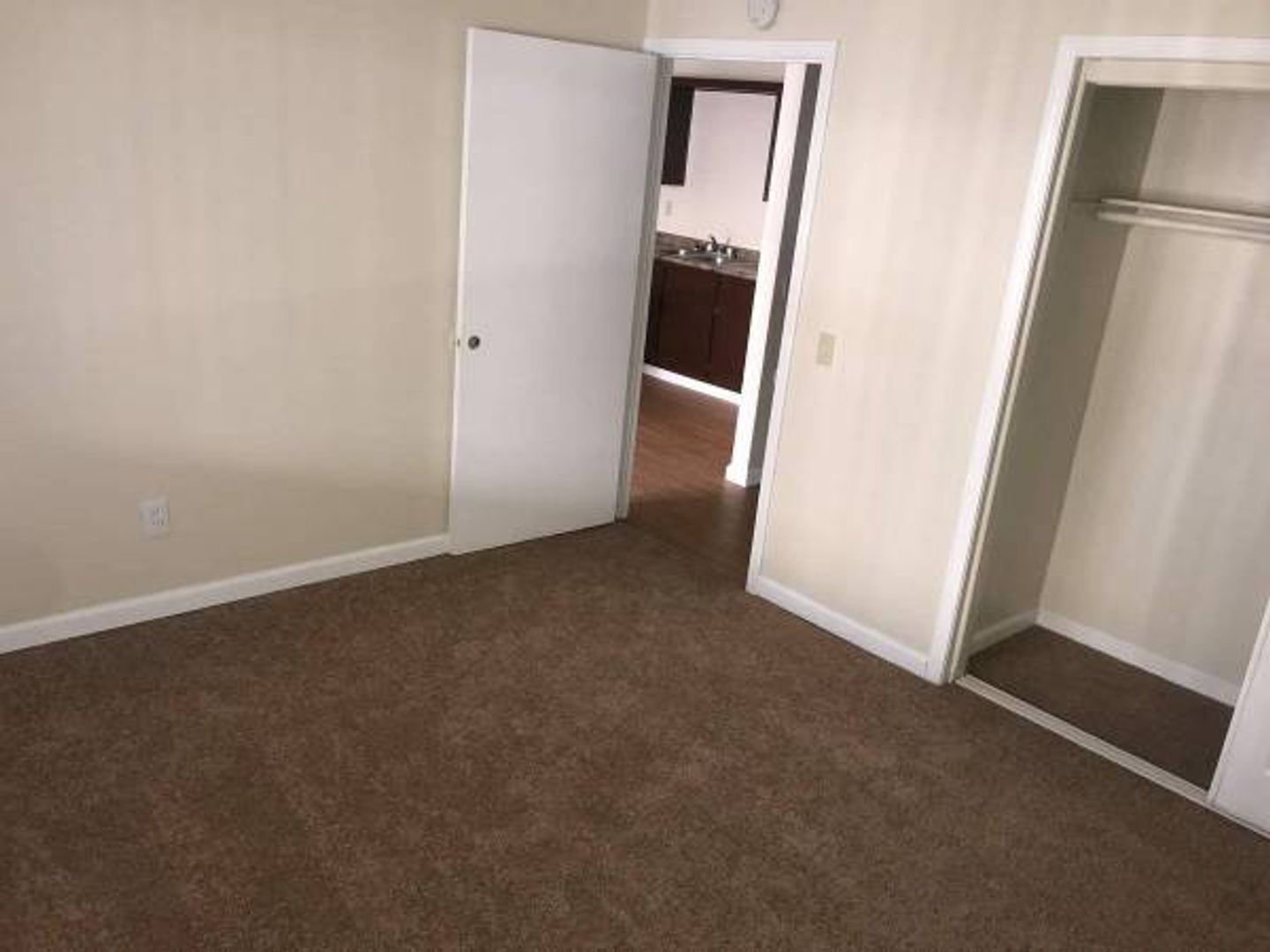 Adelanto Apartment: 18488-98 Montezuma St.