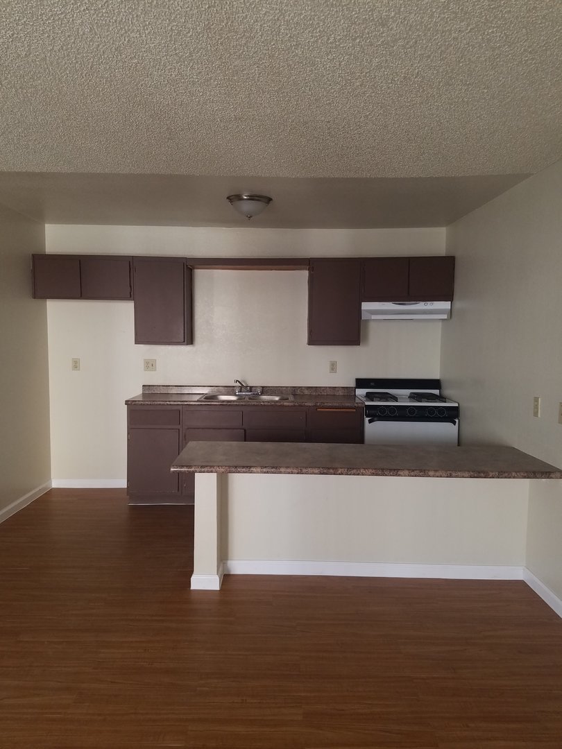 Adelanto Apartment: 18488-98 Montezuma St.