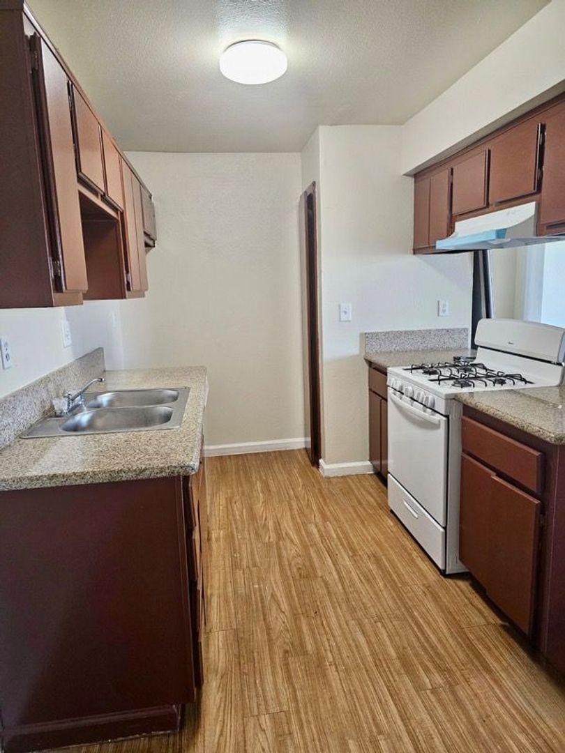 Adelanto Apartment: 11775 Bartlett Ave.