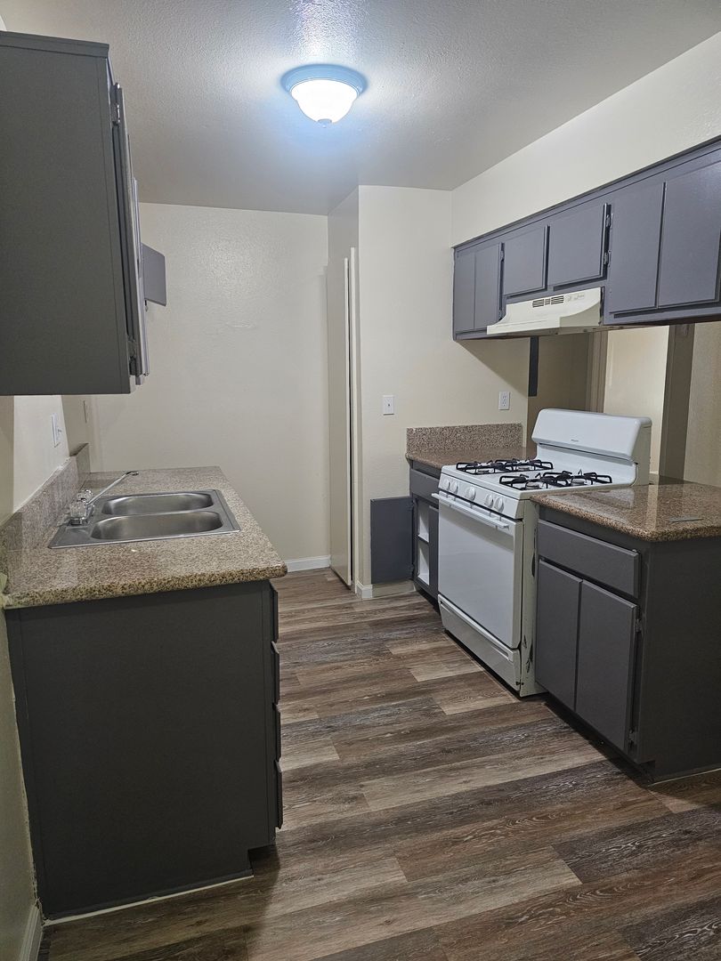 Adelanto Apartment: 11775 Bartlett Ave.