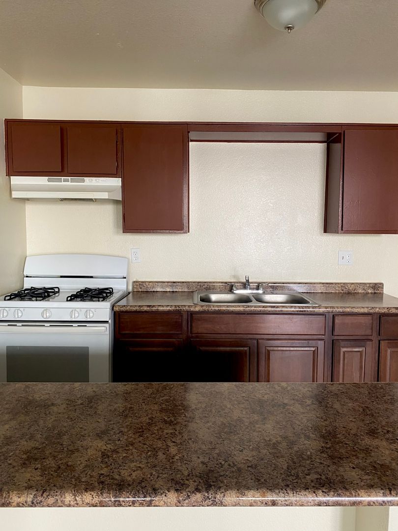 Adelanto Apartment: 18400 Montezuma St.