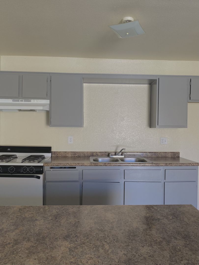 Adelanto Apartment: 18462 Montezuma St.