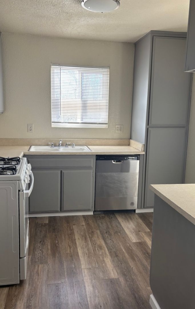 Adelanto Apartment: 11695 White Ave