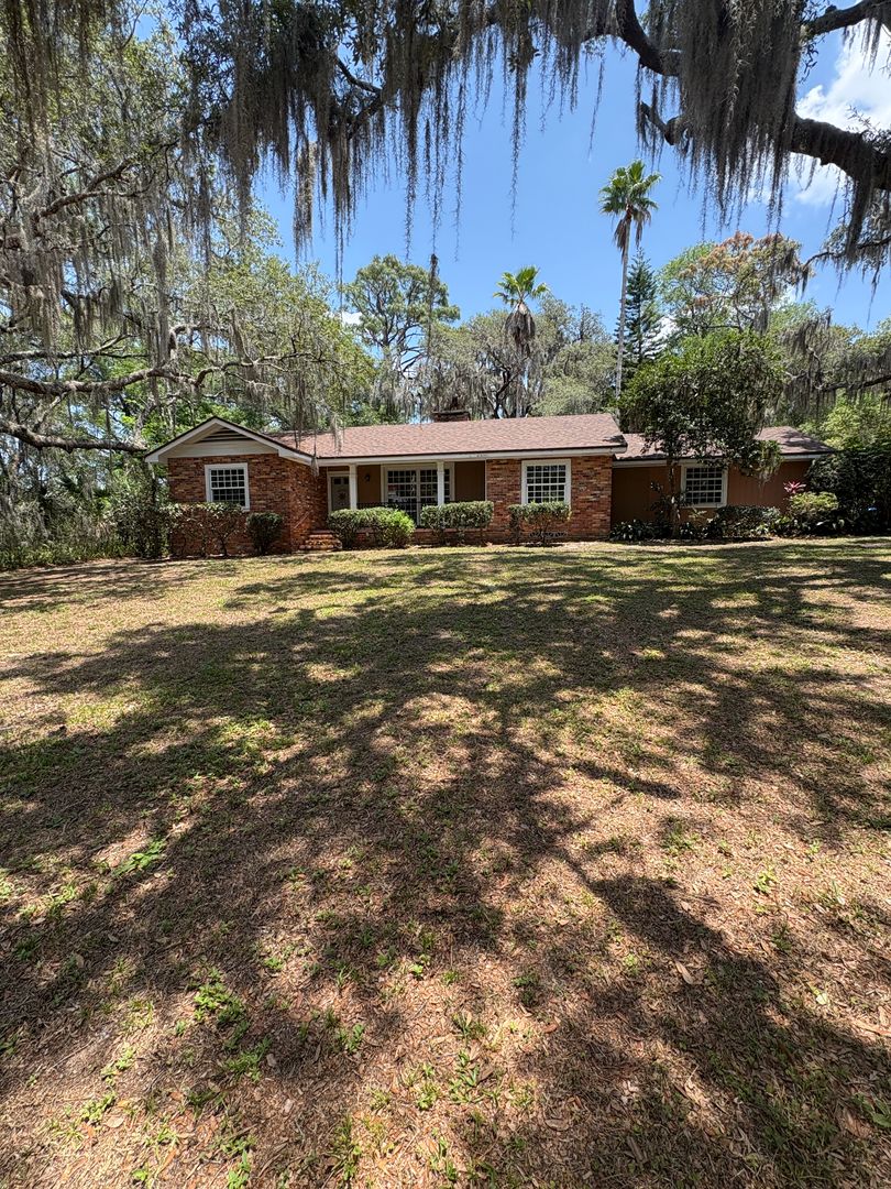 Deland House: 2227 Country Club Drive