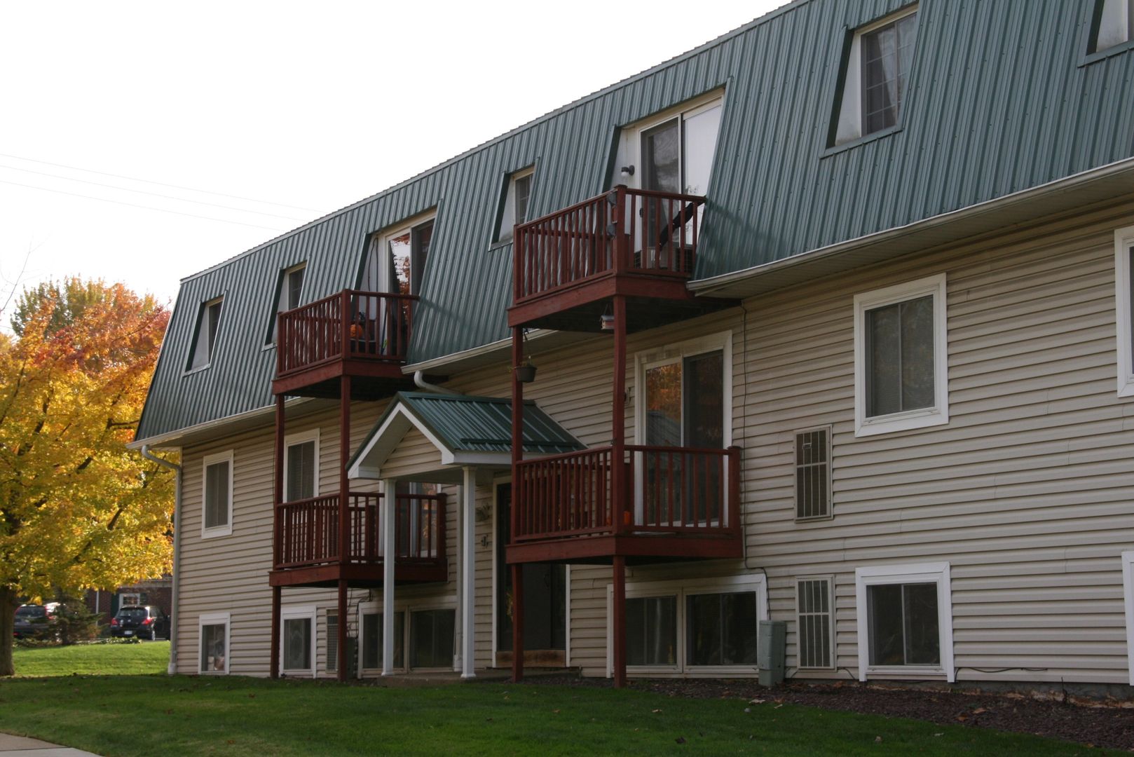 Erie Apartment: 3724 Colonial Ave.