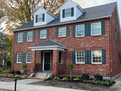 516 Chestnut Street - Three Bedroom – photo 1