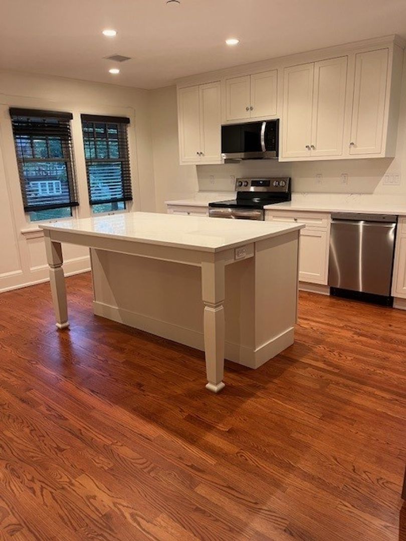 Erie Apartment: 555 West 6th Street